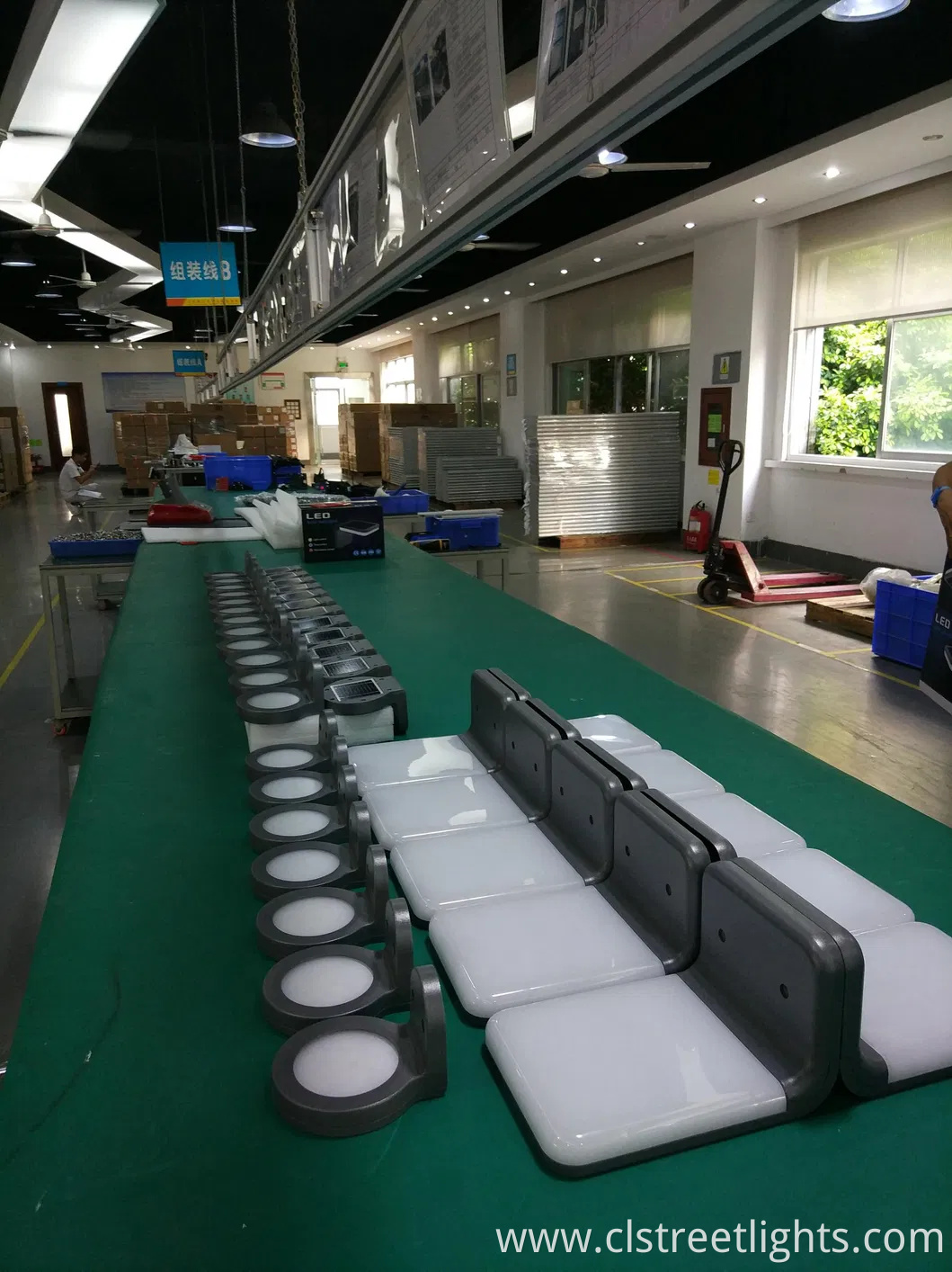 Factory Price Outdoor Decorative Solar Wall Lamp LED Garden Spot Light Design Wall-Mounted Light for Landscaping Patios and Decks Walkways and Pathways